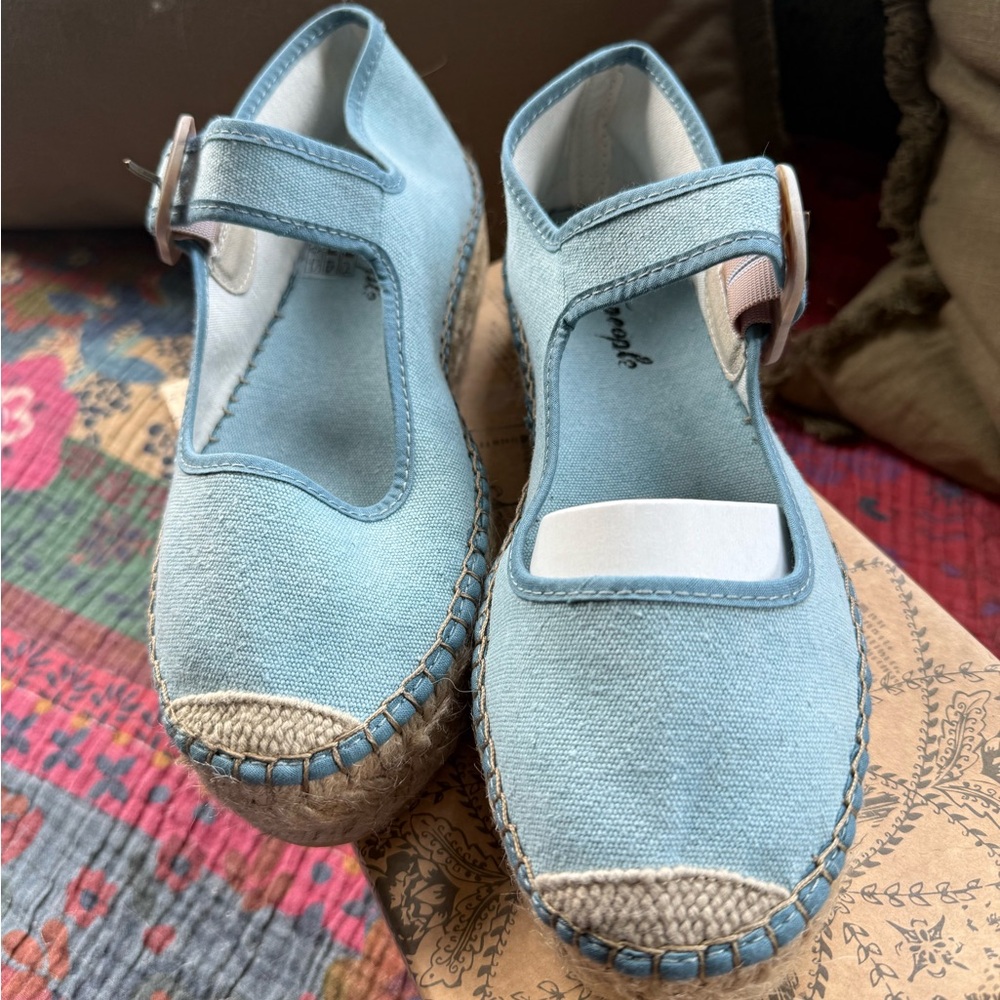 Free People  Light Blue Mary Jane Espadrille Shoes size 9 / 39 — new in box
